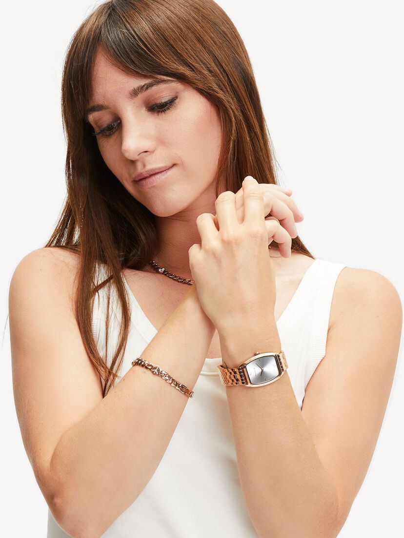 Dames ros&eacute;gouden Tamaris horloge met metalen band om pols
